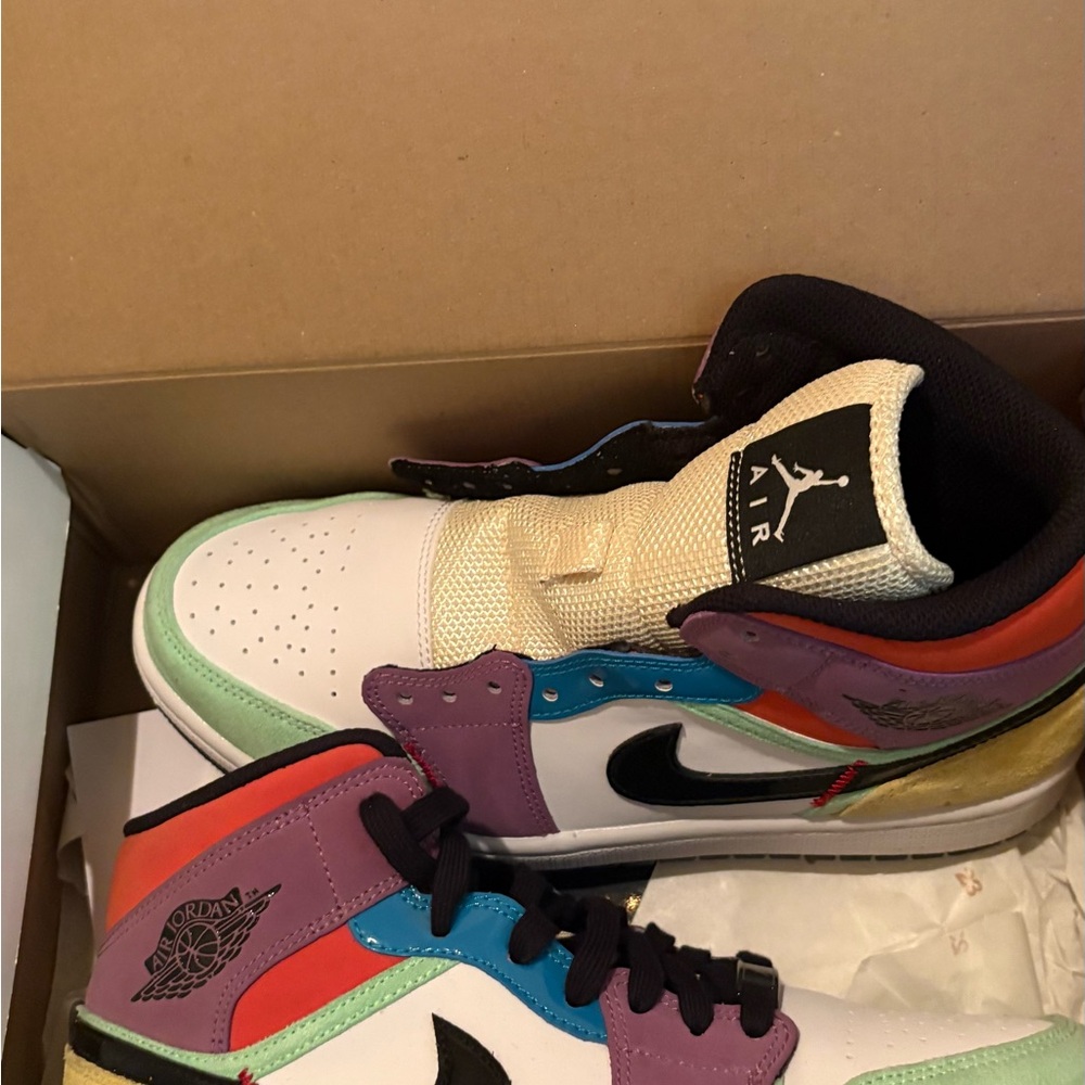 woman Jordan Air 1 Mid SE White and Black